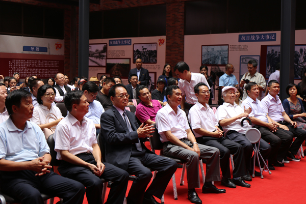 两岸共绘抗战魂 海峡两岸纪念抗战胜利70周年美术展羊城开幕